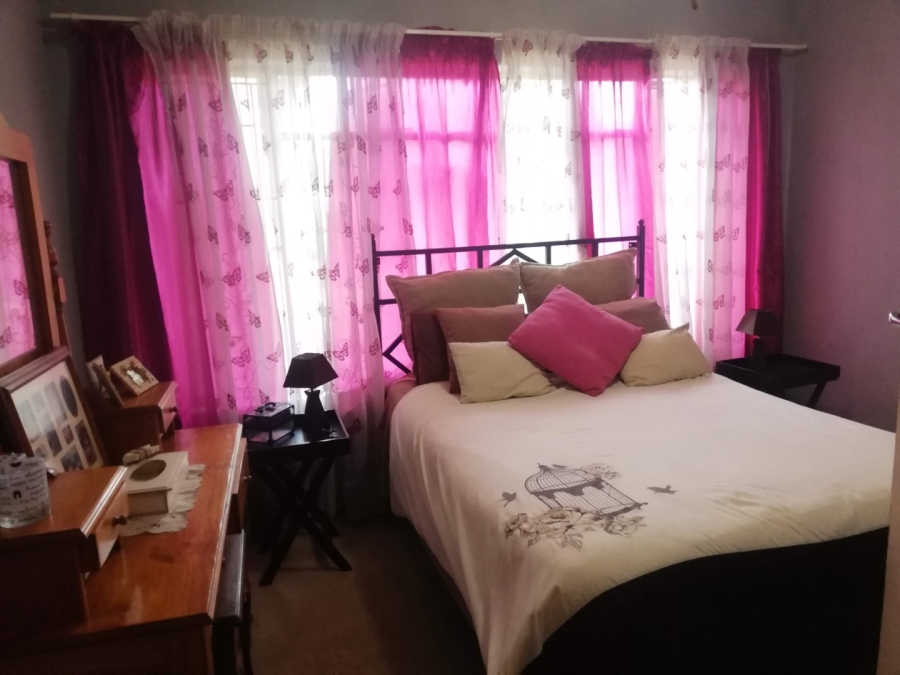 To Let 3 Bedroom Property for Rent in Flamwood North West